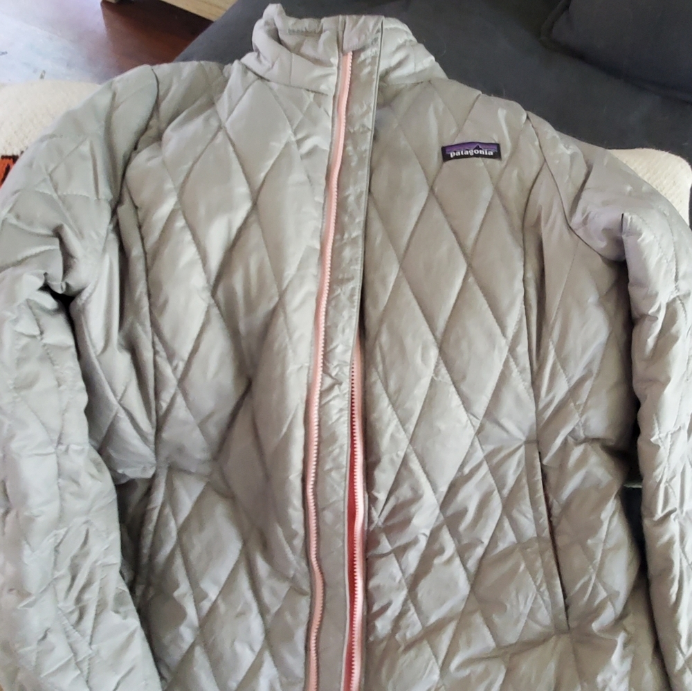 Patagonia L (12) down jacket